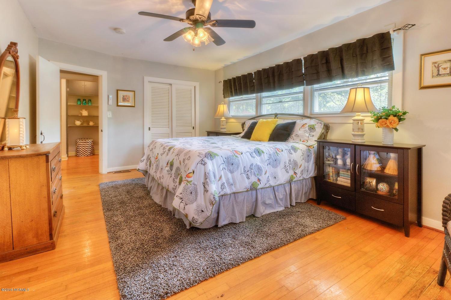 1703 Hawthorne Road Wilmington, NC 28403 - Photo 22 of 27 1703 Hawthorne Rd-large-023-25-Bedroom-1
