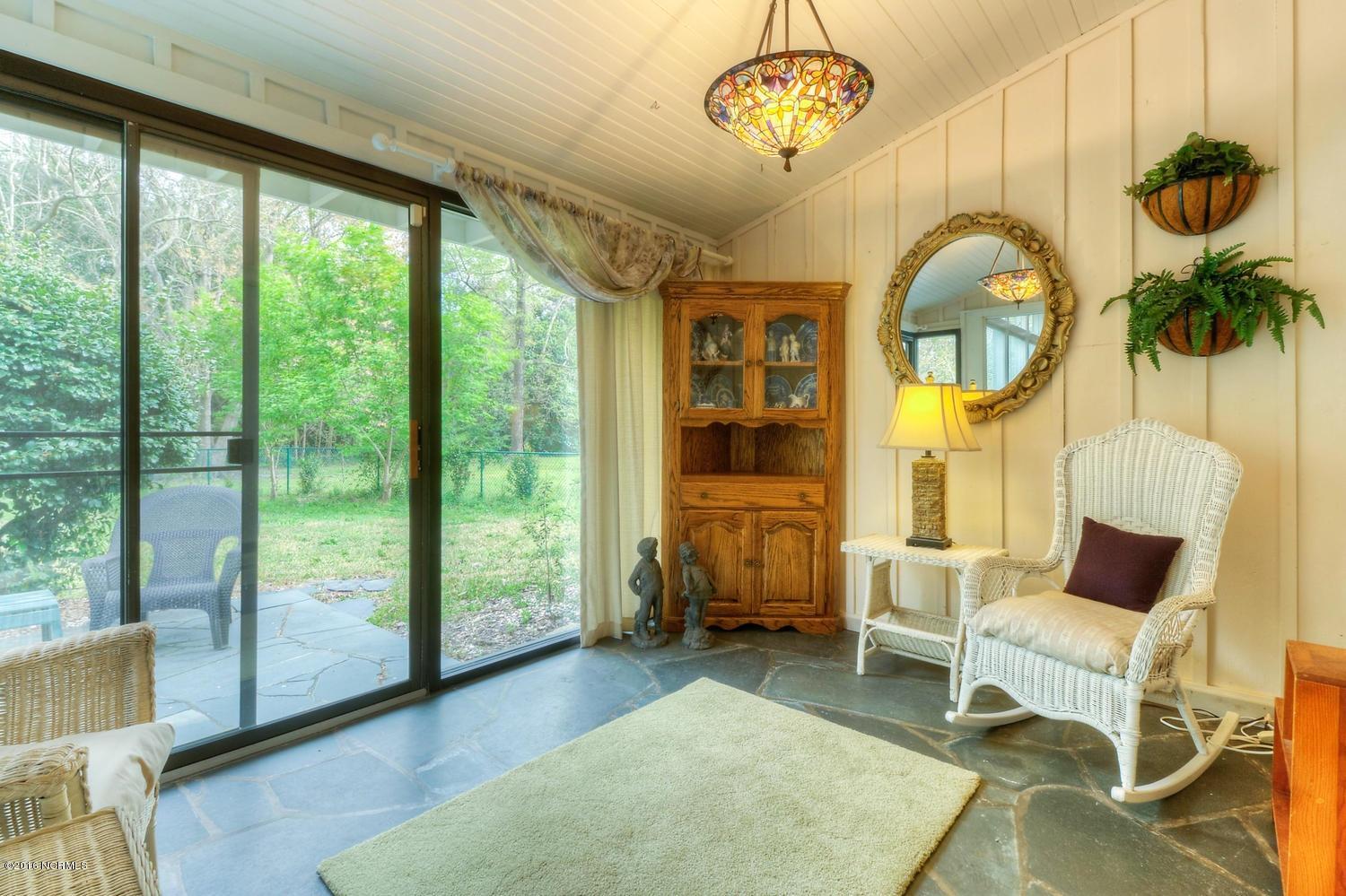 1703 Hawthorne Road Wilmington, NC 28403 - Photo 26 of 27 1703 Hawthorne Rd-large-028-39-Sun Room-
