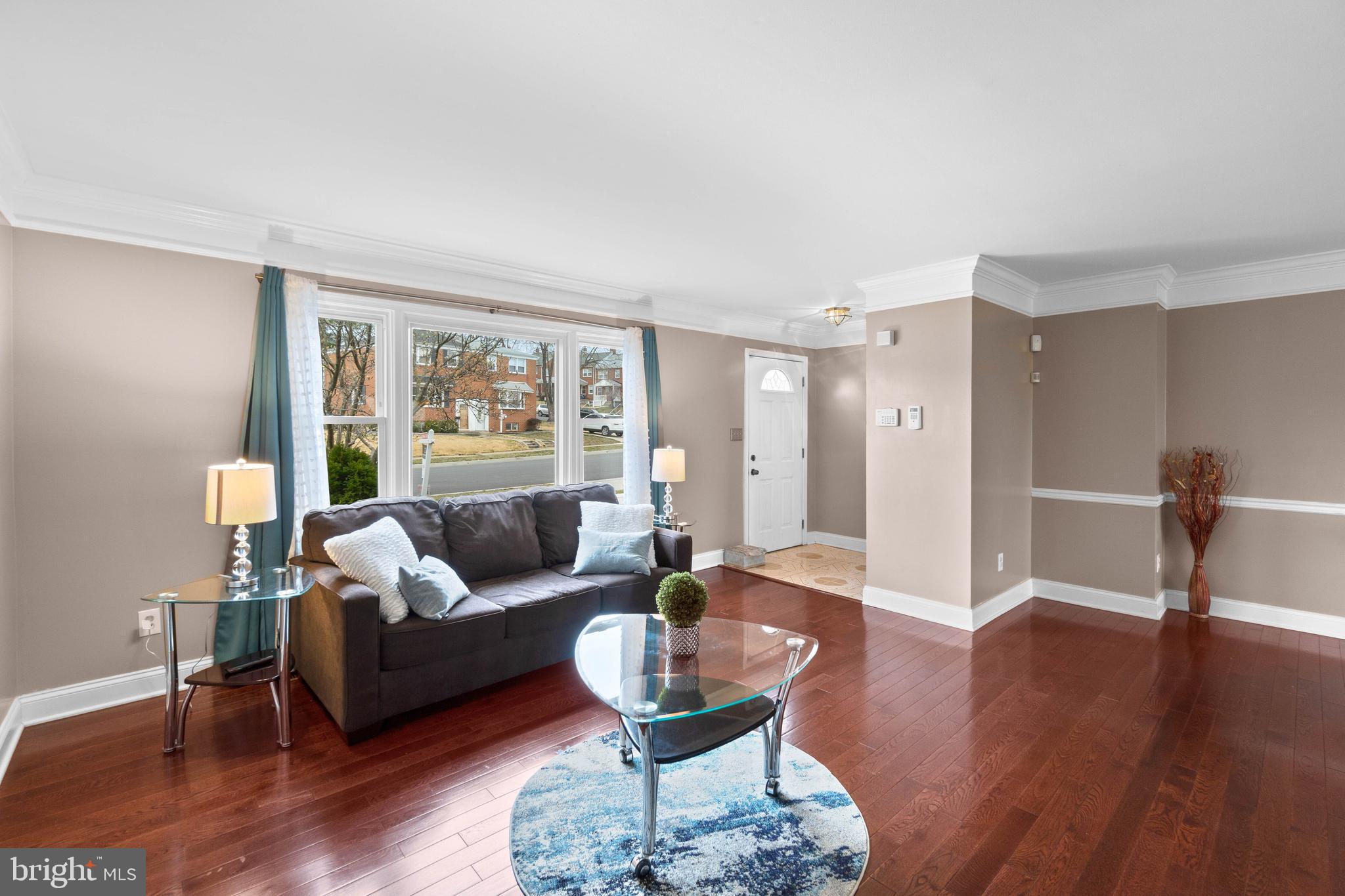 1049 Grovehill Road Baltimore, MD 21227 - Photo 2 of 27 Living Room