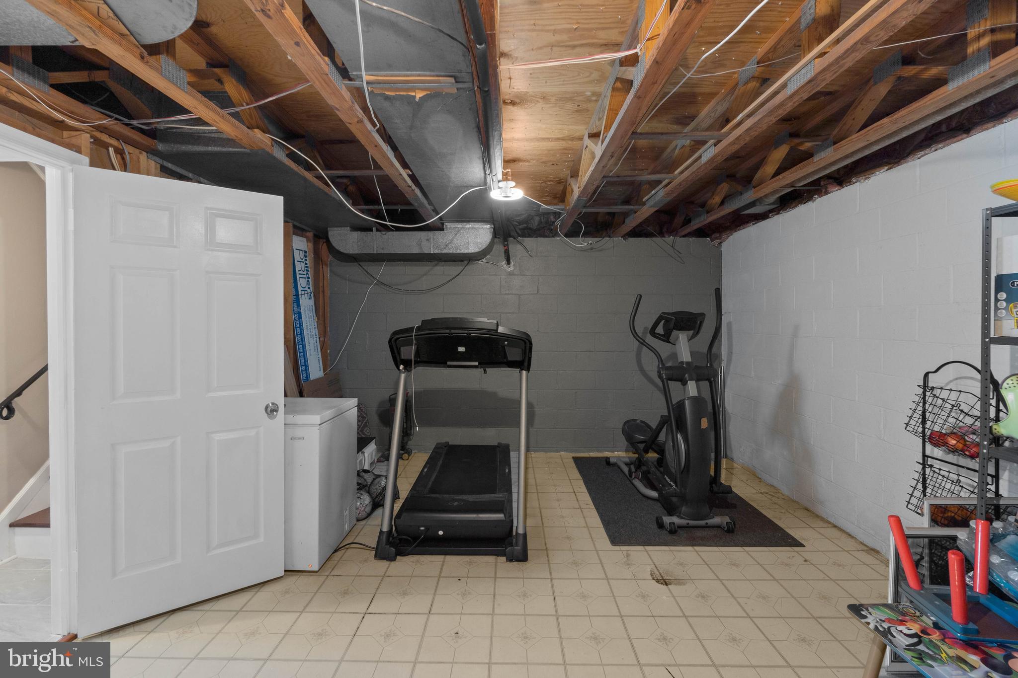 1049 Grovehill Road Baltimore, MD 21227 - Photo 23 of 27 Laundry/Storage