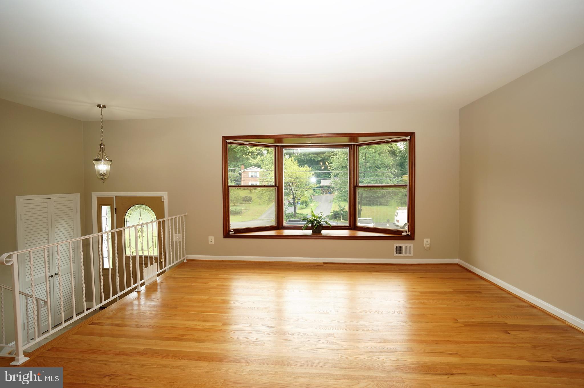 2000 Edgewater Parkway Silver Spring, MD 20903 - Photo 4 of 29 Living Room