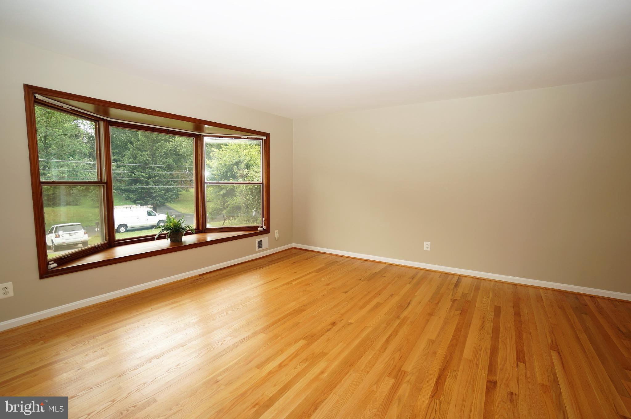 2000 Edgewater Parkway Silver Spring, MD 20903 - Photo 6 of 29 Living Room