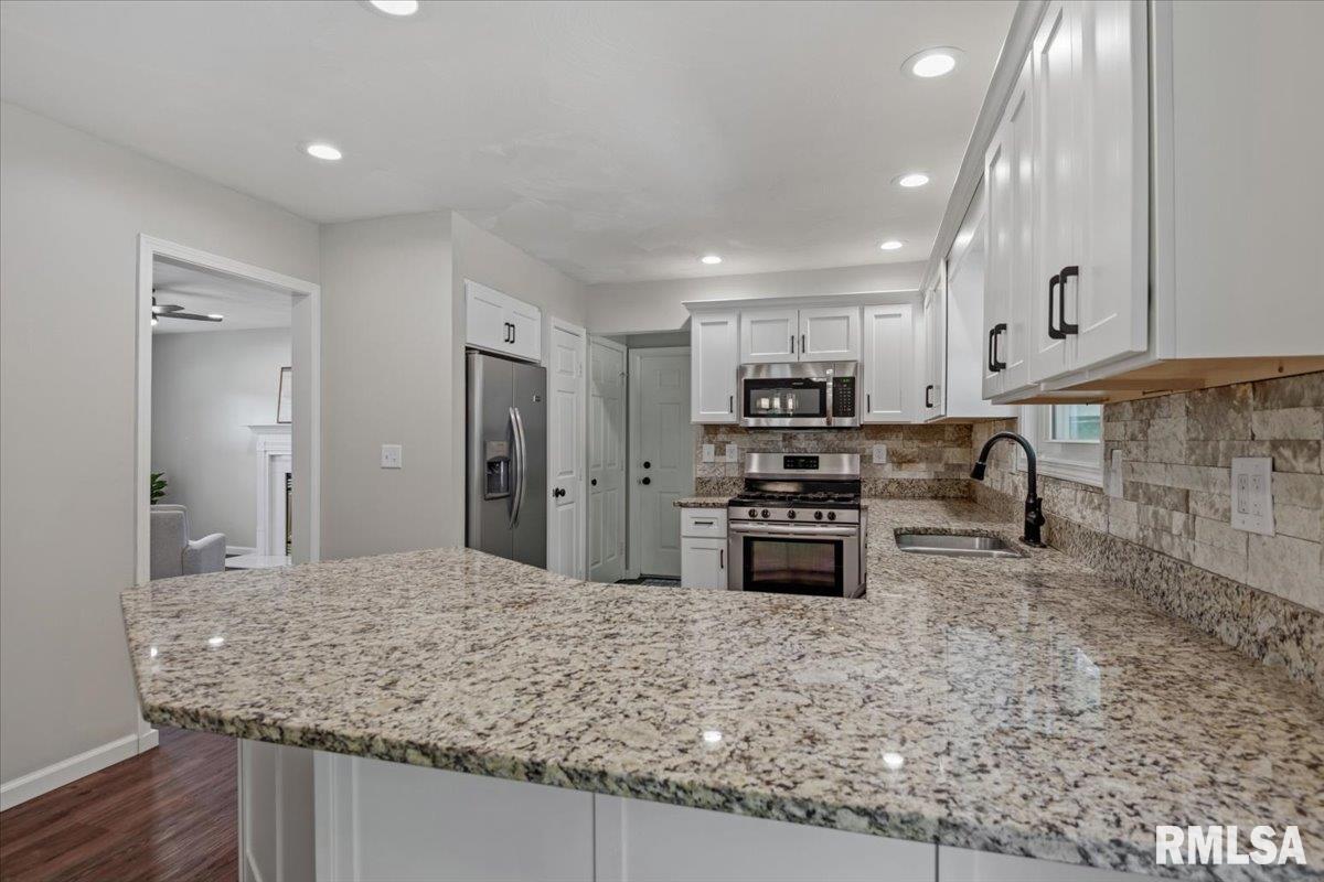 408 Golf Road Springfield, IL 62704 - Photo 17 of 60