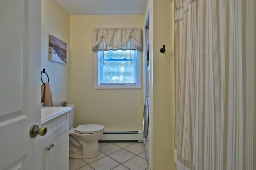29 Tow Path Road Gorham, ME 04038 - Photo 24 of 35 Full bath is equipped with stackable...