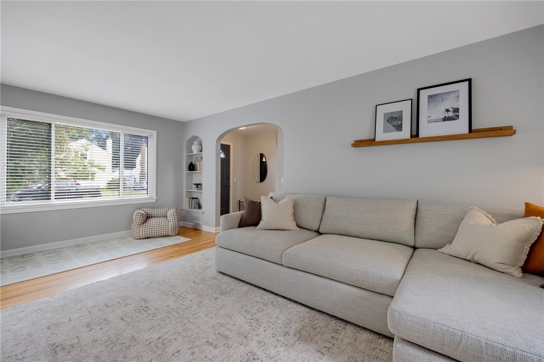 425 Harwick Road Irondequoit, NY 14609 - Photo 8 of 34