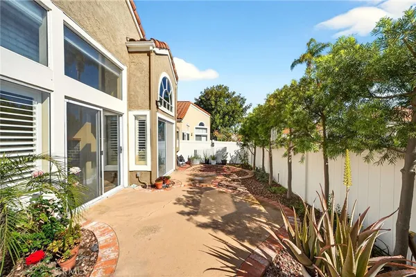 $1,050,000 | 12136 Royal Lytham Row, San Diego, CA 92128