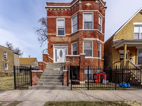 $1,875 | 555 North Lawler Avenue, Unit 1, Chicago, IL 60644