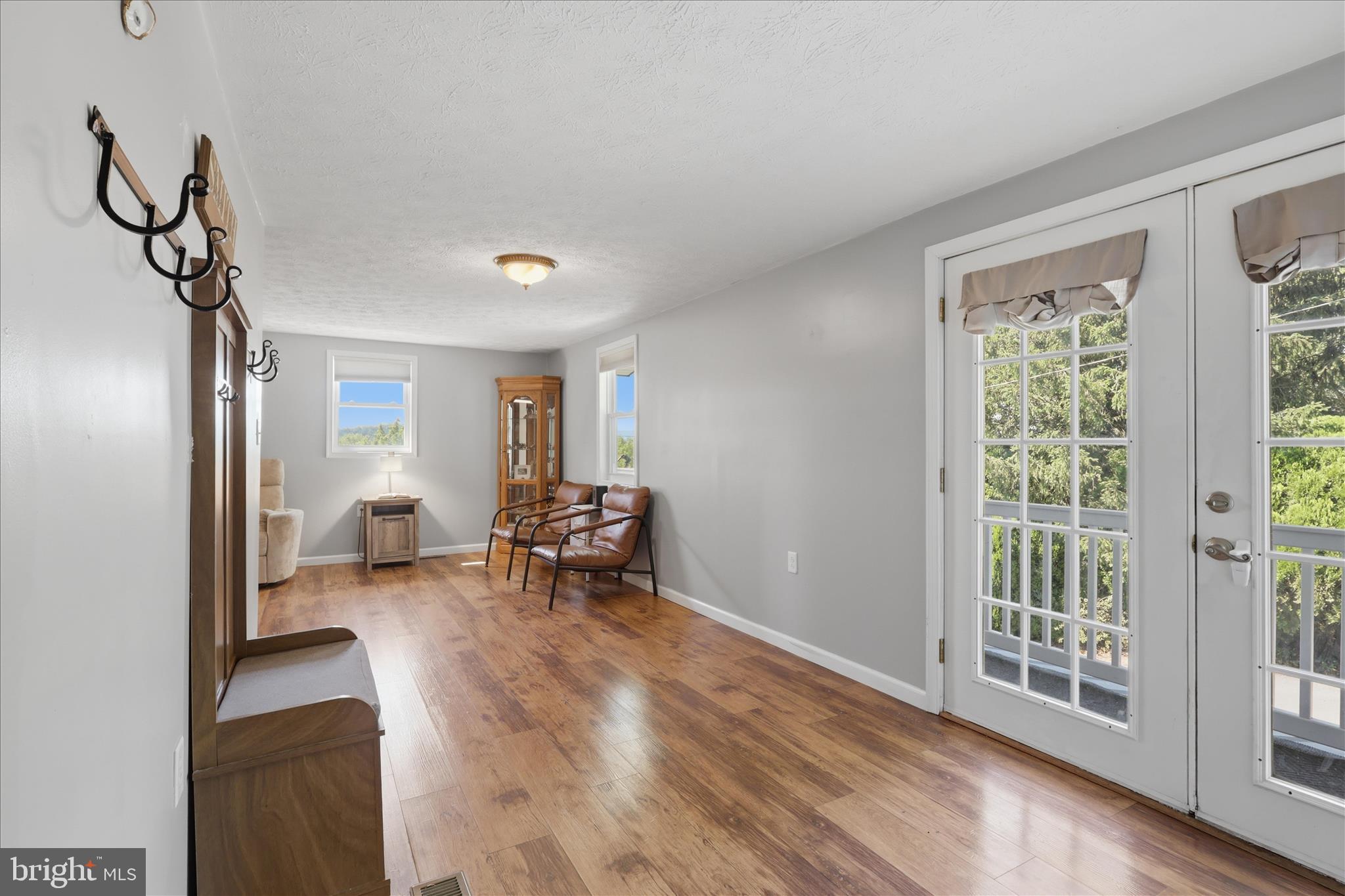 1756 Newcomer Road Chambersburg, PA 17202 - Photo 6 of 43 Entry