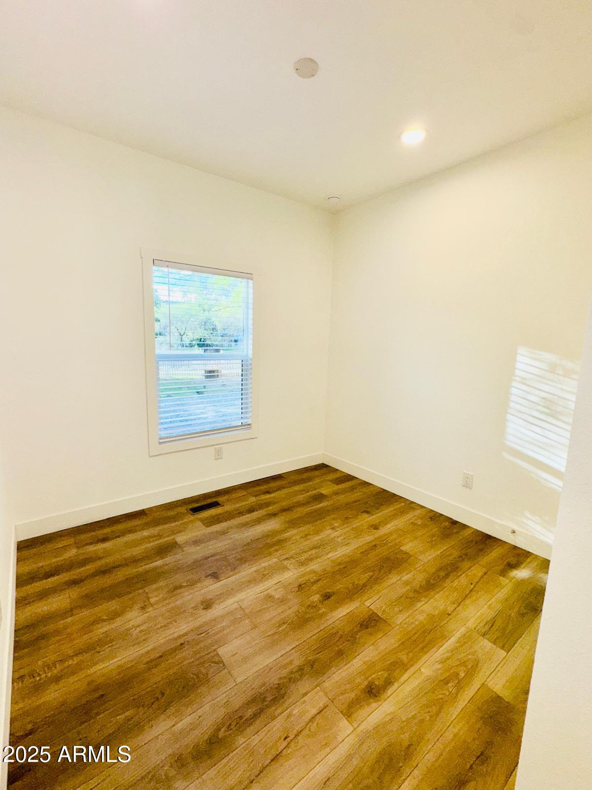 4035 East Goldmine Road Rimrock, AZ 86335 - Photo 14 of 40 a view of an empty room
