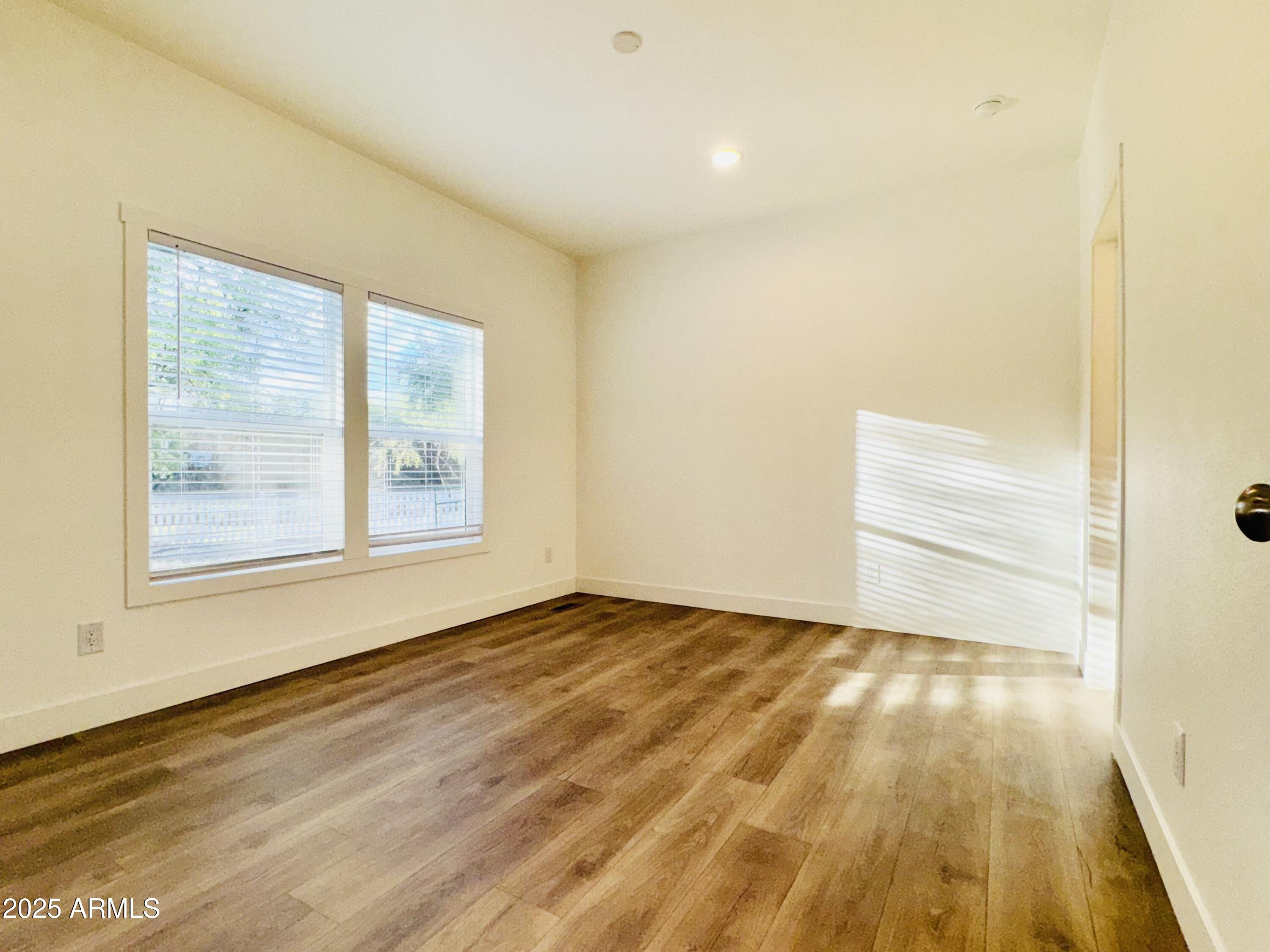4035 East Goldmine Road Rimrock, AZ 86335 - Photo 20 of 40 a view of an empty room and window