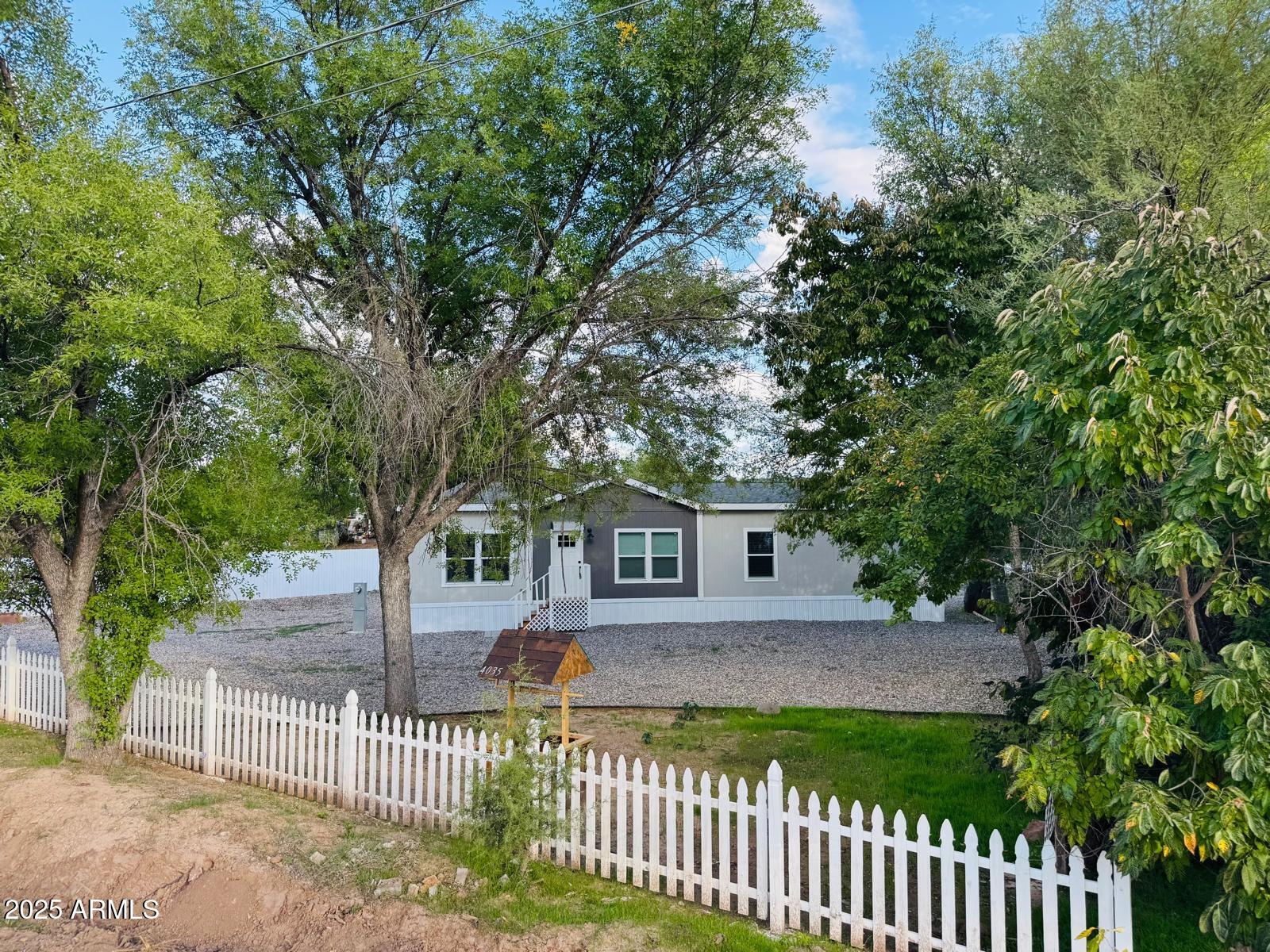 4035 East Goldmine Road Rimrock, AZ 86335 - Photo 2 of 40 a front view of a house with a garden