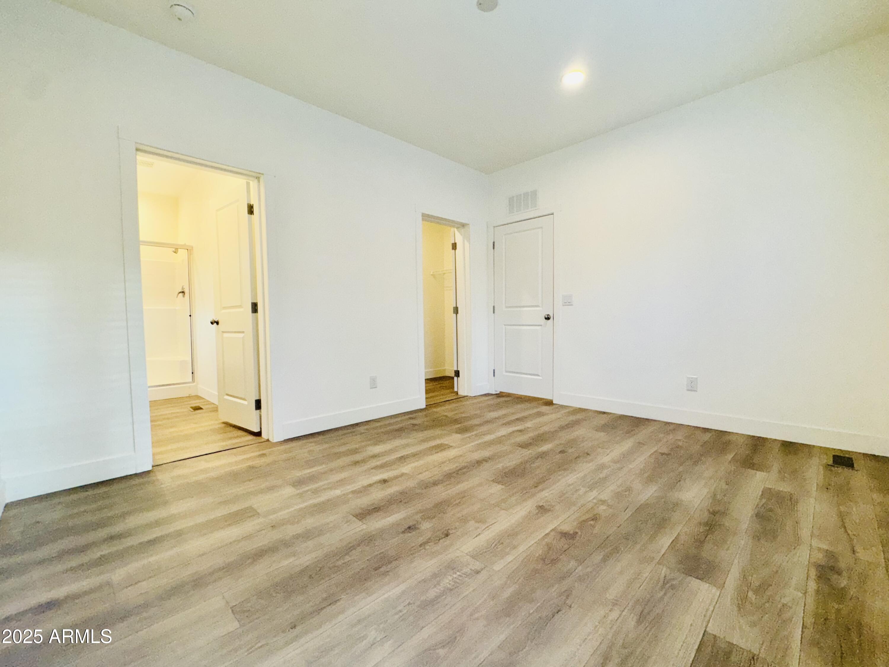 4035 East Goldmine Road Rimrock, AZ 86335 - Photo 21 of 40 a view of an empty room and wooden floor
