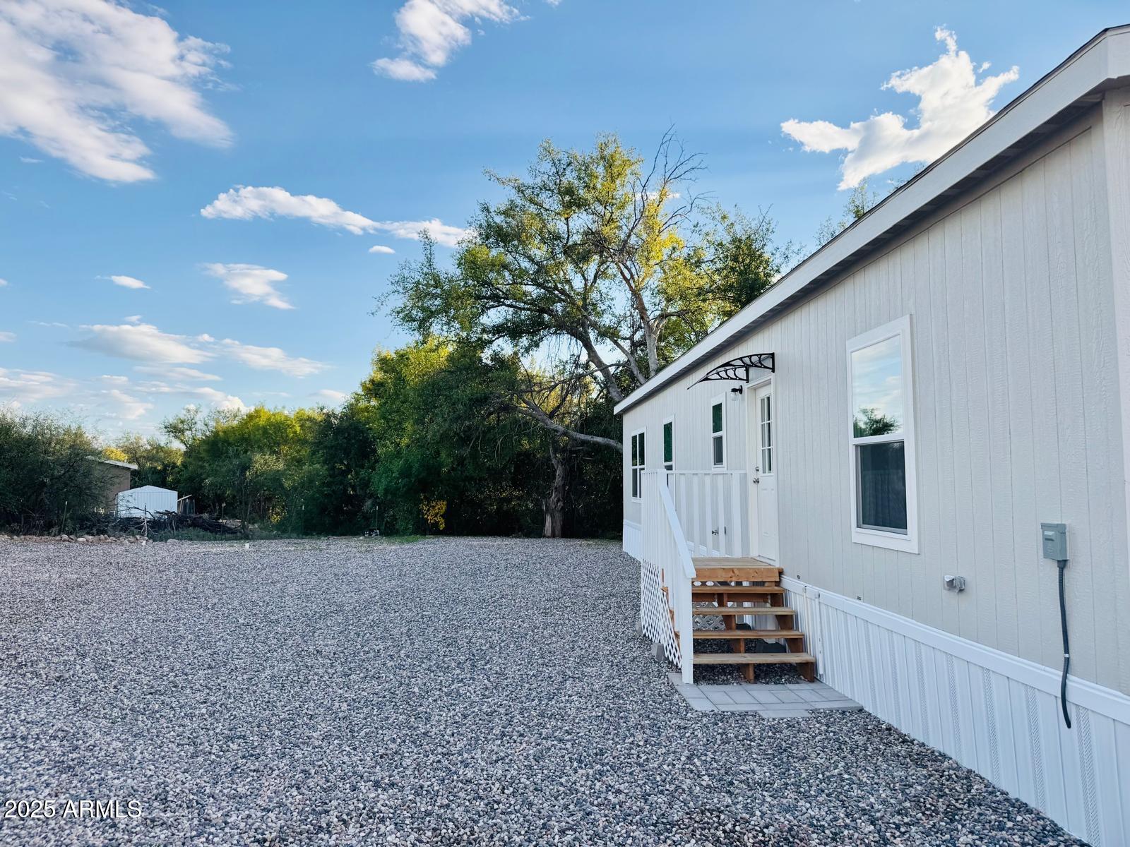4035 East Goldmine Road Rimrock, AZ 86335 - Photo 35 of 40 a backyard of a house with table and chairs