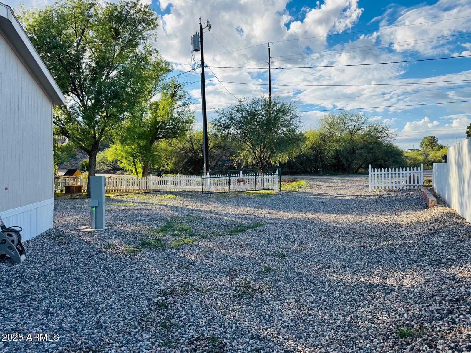 4035 East Goldmine Road Rimrock, AZ 86335 - Photo 37 of 40 a view of outdoor space with trampoline