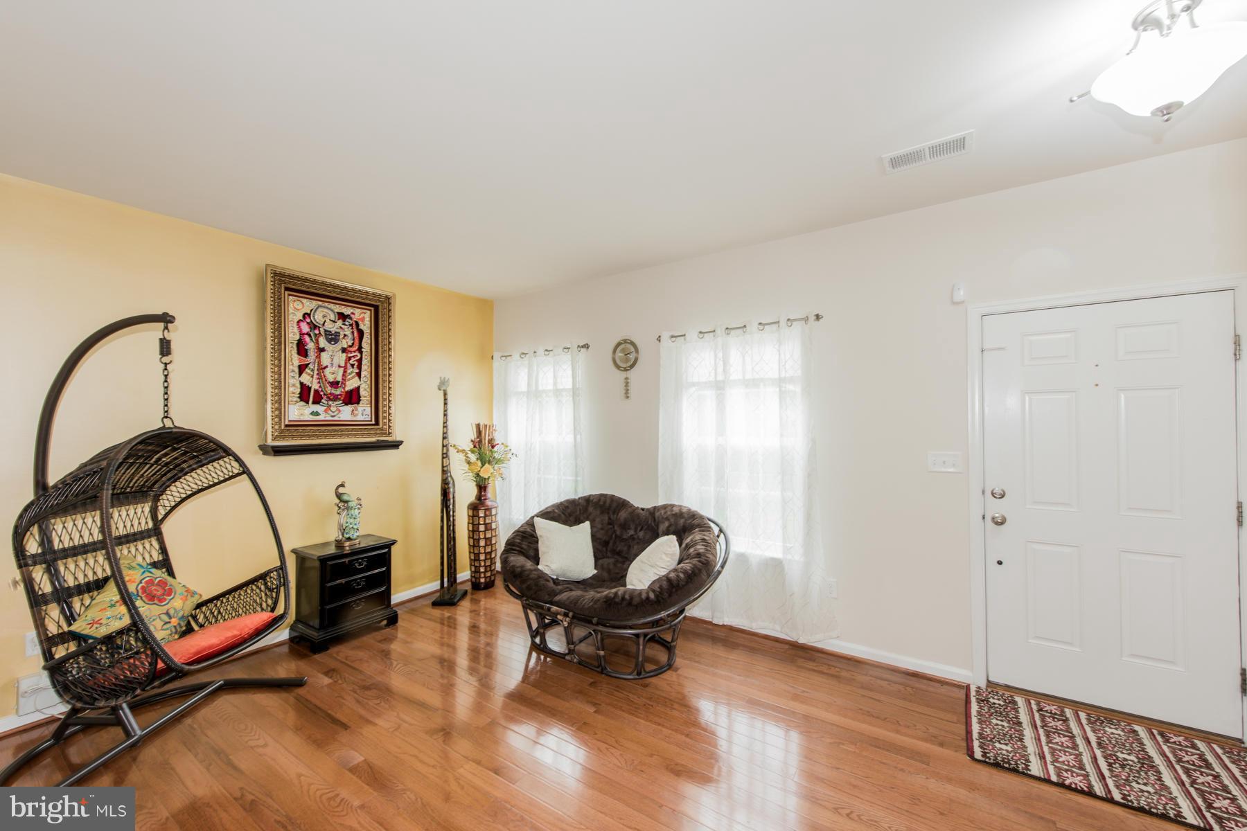 9588 Chaton Road Laurel, MD 20723 - Photo 8 of 22 Living Room