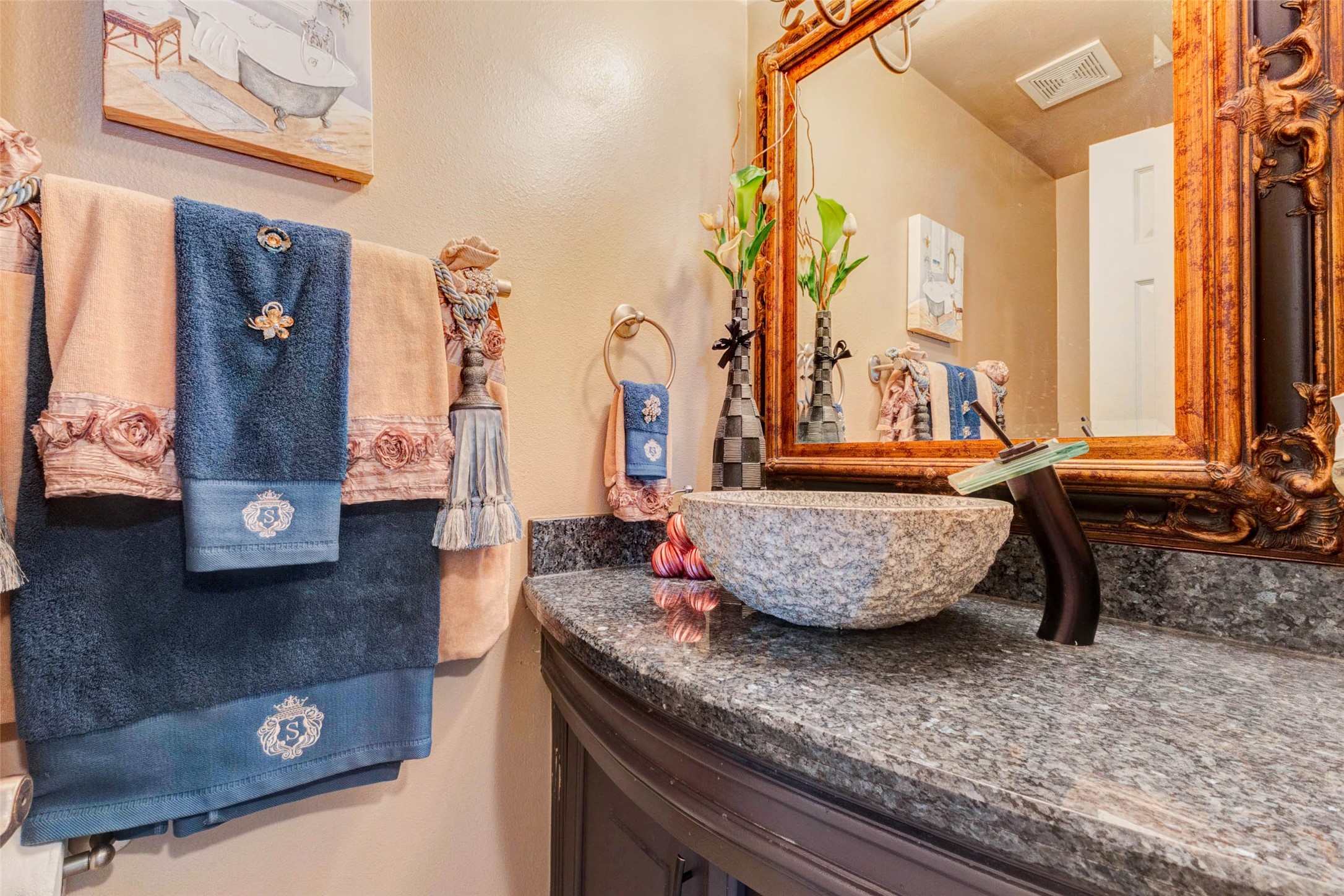 8211 Paddle Rock Lane Rosenberg, TX 77469 - Photo 23 of 50 a room with a table and chair