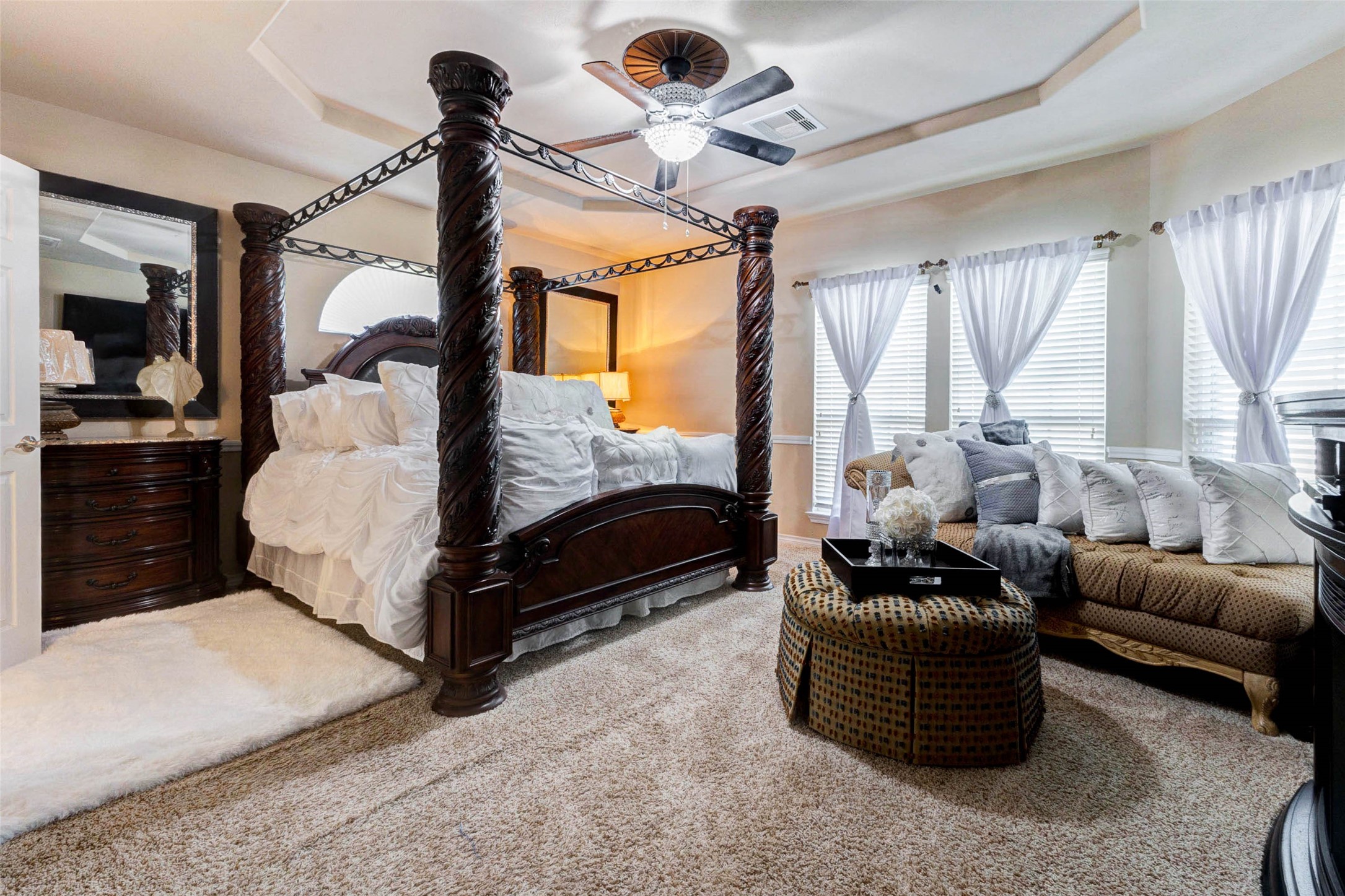 8211 Paddle Rock Lane Rosenberg, TX 77469 - Photo 25 of 50 a living room with furniture and a large window