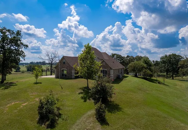a view of a house with backyard porch and garden