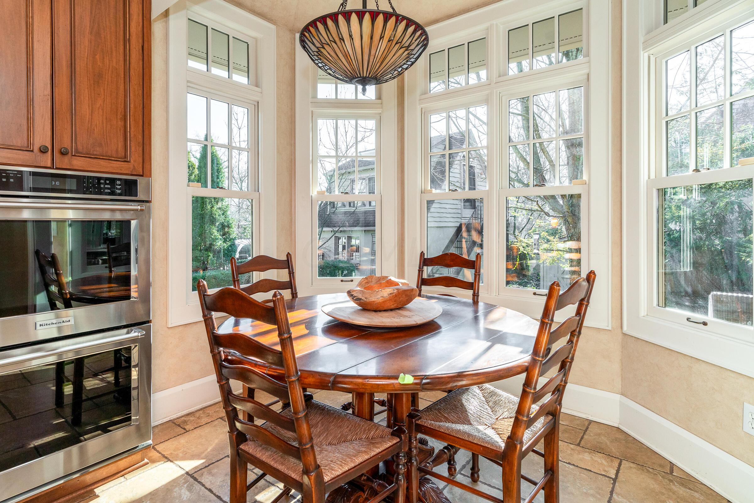 2087 Lower Chelsea Road Columbus, OH 43212 - Photo 15 of 52 Breakfast nook