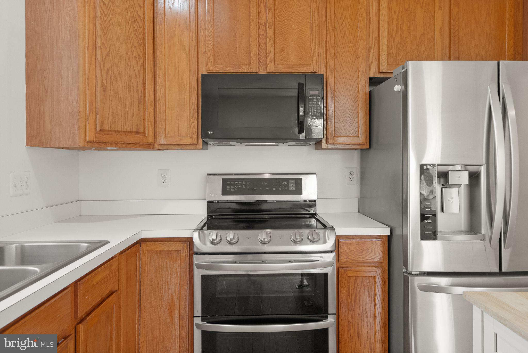 21659 Frame Square Broadlands, VA 20148 - Photo 26 of 68 a kitchen with stainless steel appliances a stove a microwave and a refrigerator