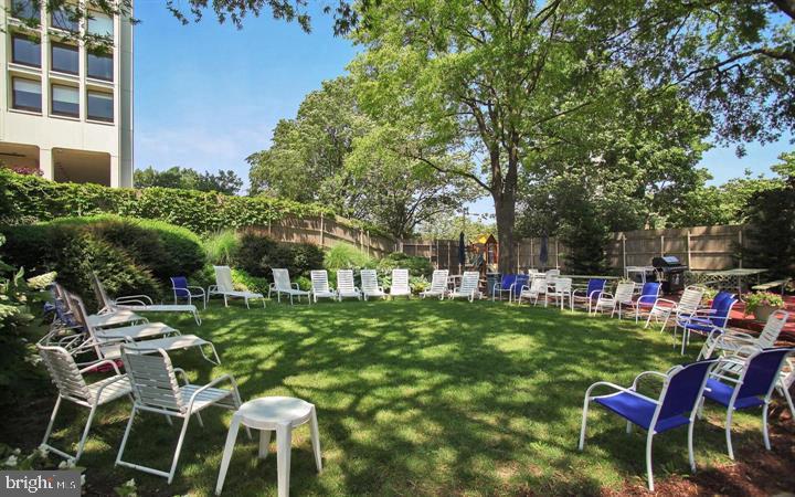 220 Locust Street, Unit 26AS Philadelphia, PA 19106 - Photo 4 of 9 a view of a chairs and table in backyard of the house