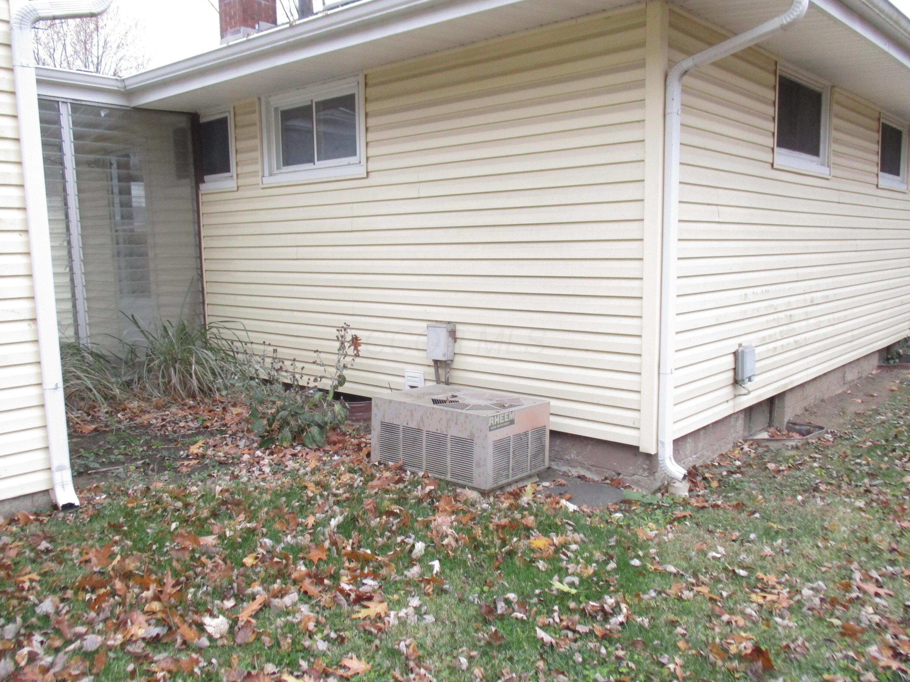 3808 Maize Road Columbus, OH 43224 - Photo 3 of 22 IMG_1905