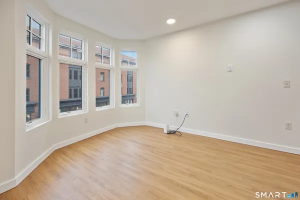 $1,500 | 1355 Main Street, Unit 207, Hartford, CT 06103