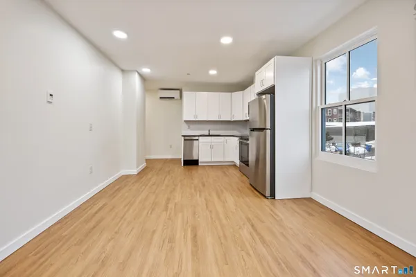 $1,500 | 1355 Main Street, Unit 207, Hartford, CT 06103