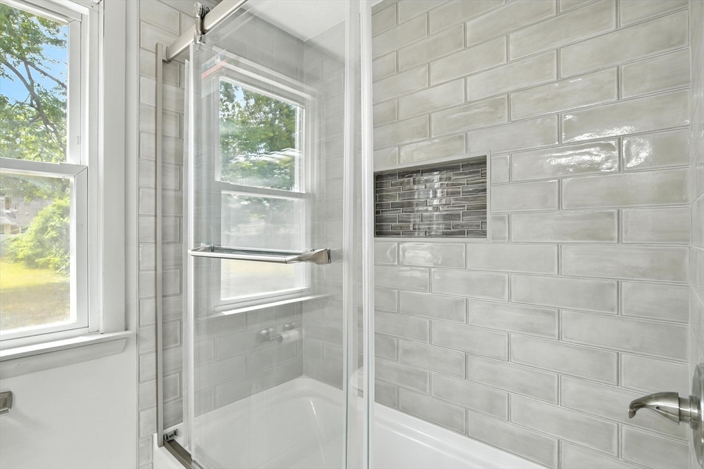128 Drexel Street Springfield, MA 01104 - Photo 29 of 38 a bathroom with a bathtub