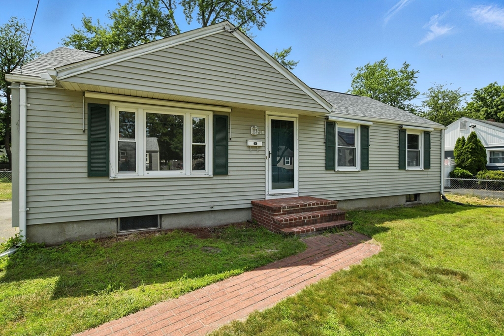 128 Drexel Street Springfield, MA 01104 - Photo 3 of 38 a front view of a house with a yard