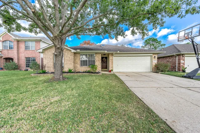 $315,000 | 4959 Sentry Woods Lane, Pearland, TX 77584