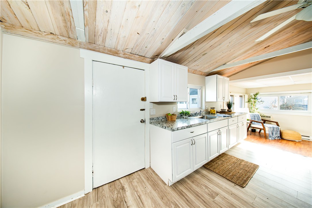 46 Andrew Comstock Road Warwick, RI 02886 - Photo 9 of 27