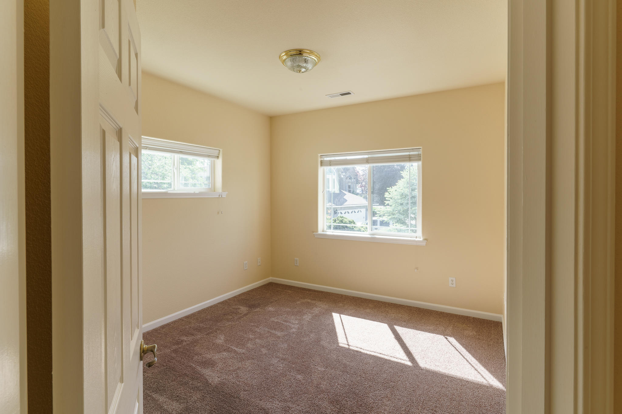 536 Ridgeway Circle Central Point, OR 97502 - Photo 23 of 31 Bedroom 2 has good light