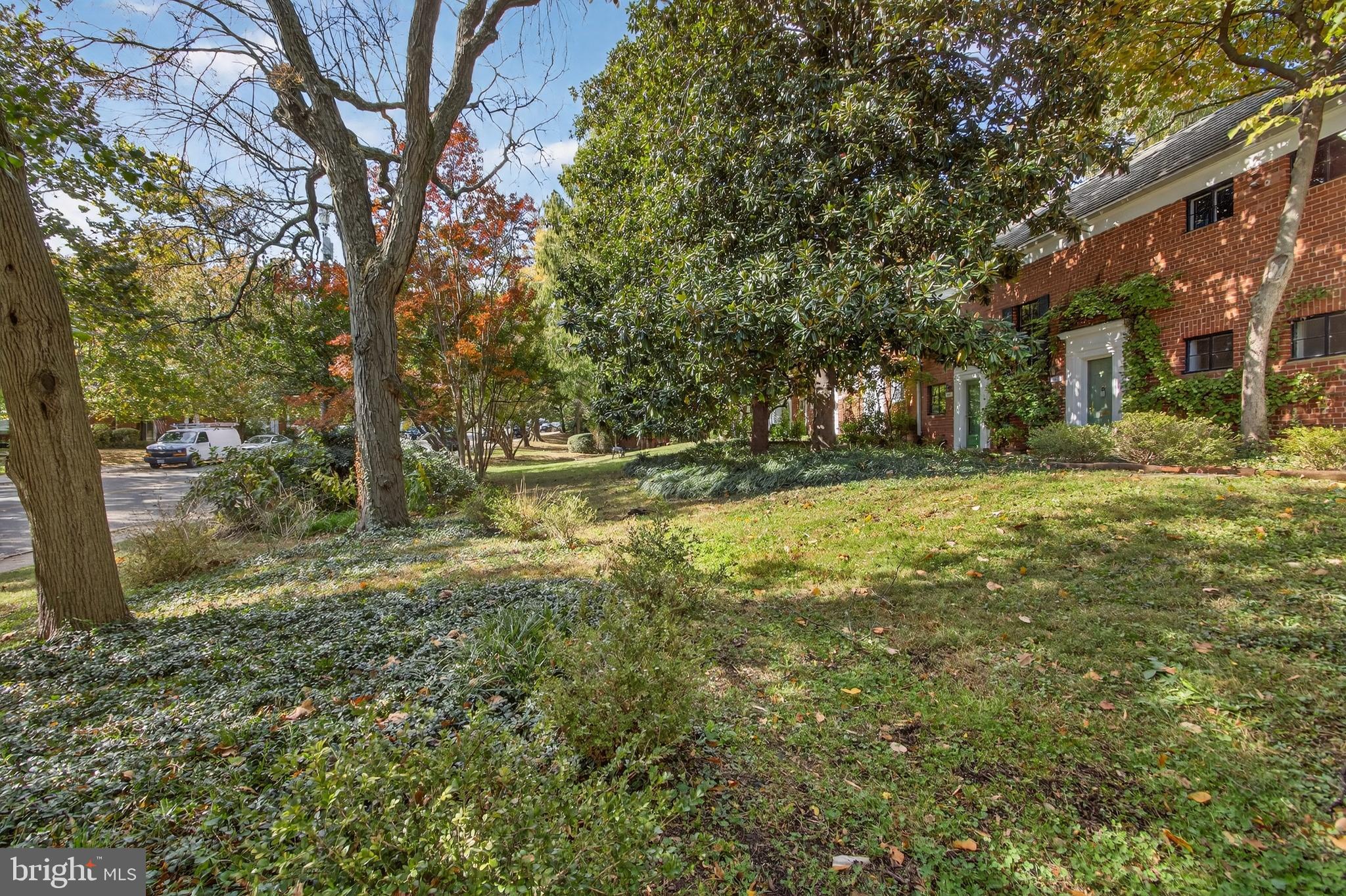 1649 Preston Road Alexandria, VA 22302 - Photo 2 of 31 a yard with swimming pool and green space