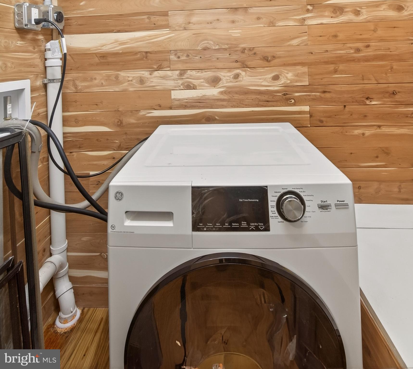 1649 Preston Road Alexandria, VA 22302 - Photo 21 of 31 a utility room with a washer and dryer