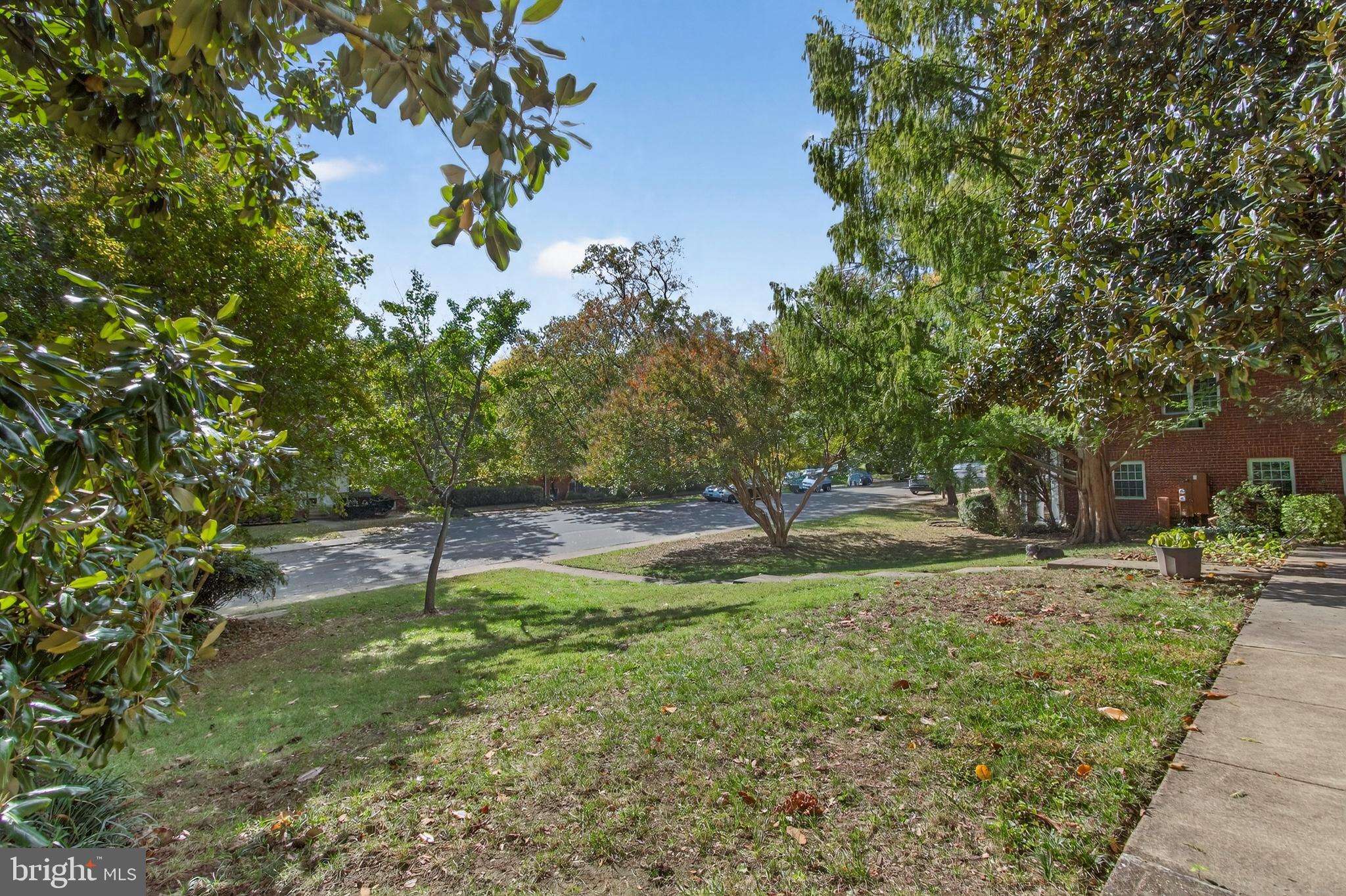 1649 Preston Road Alexandria, VA 22302 - Photo 3 of 31 a view of a backyard