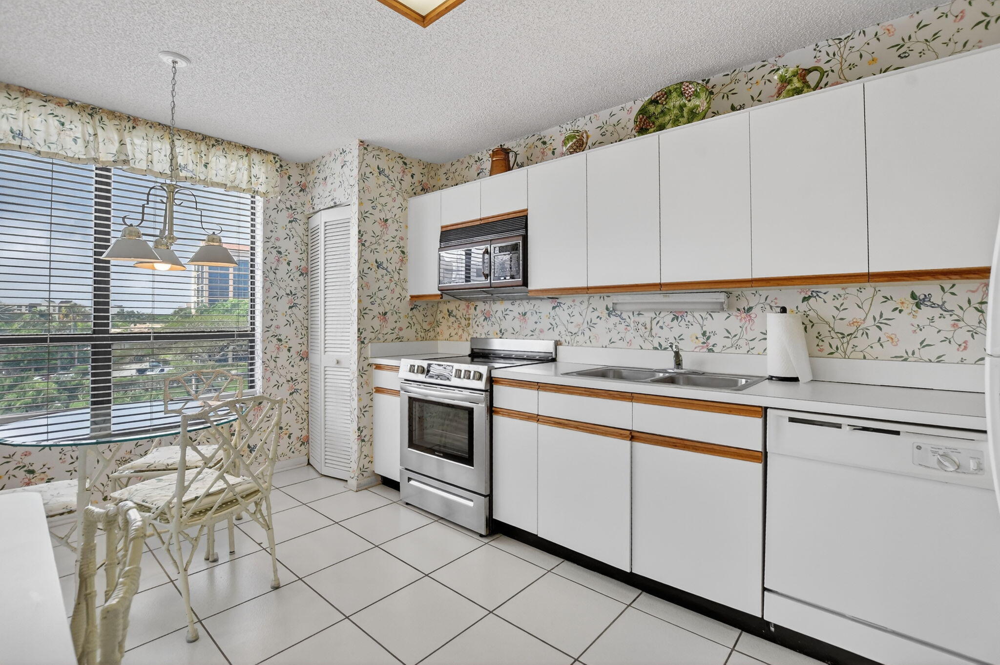 7170 Promenade Drive, Unit 401 Boca Raton, FL 33433 - Photo 12 of 40 Kitchen