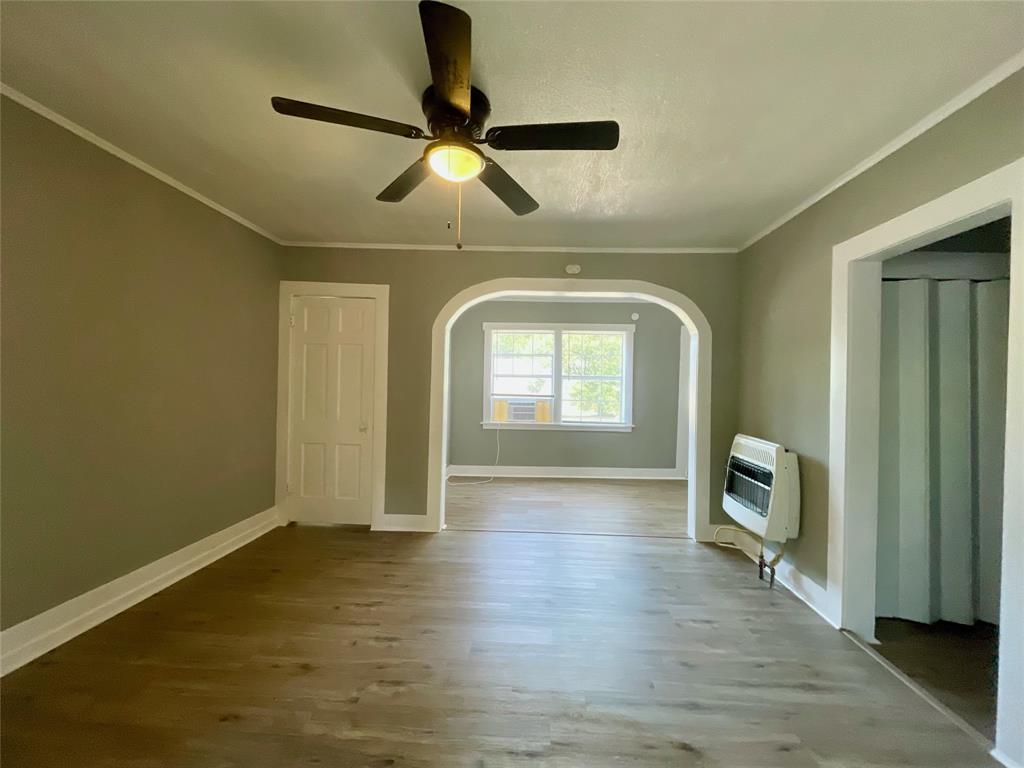 216 East Division Street Pilot Point, TX 76258 - Photo 5 of 17