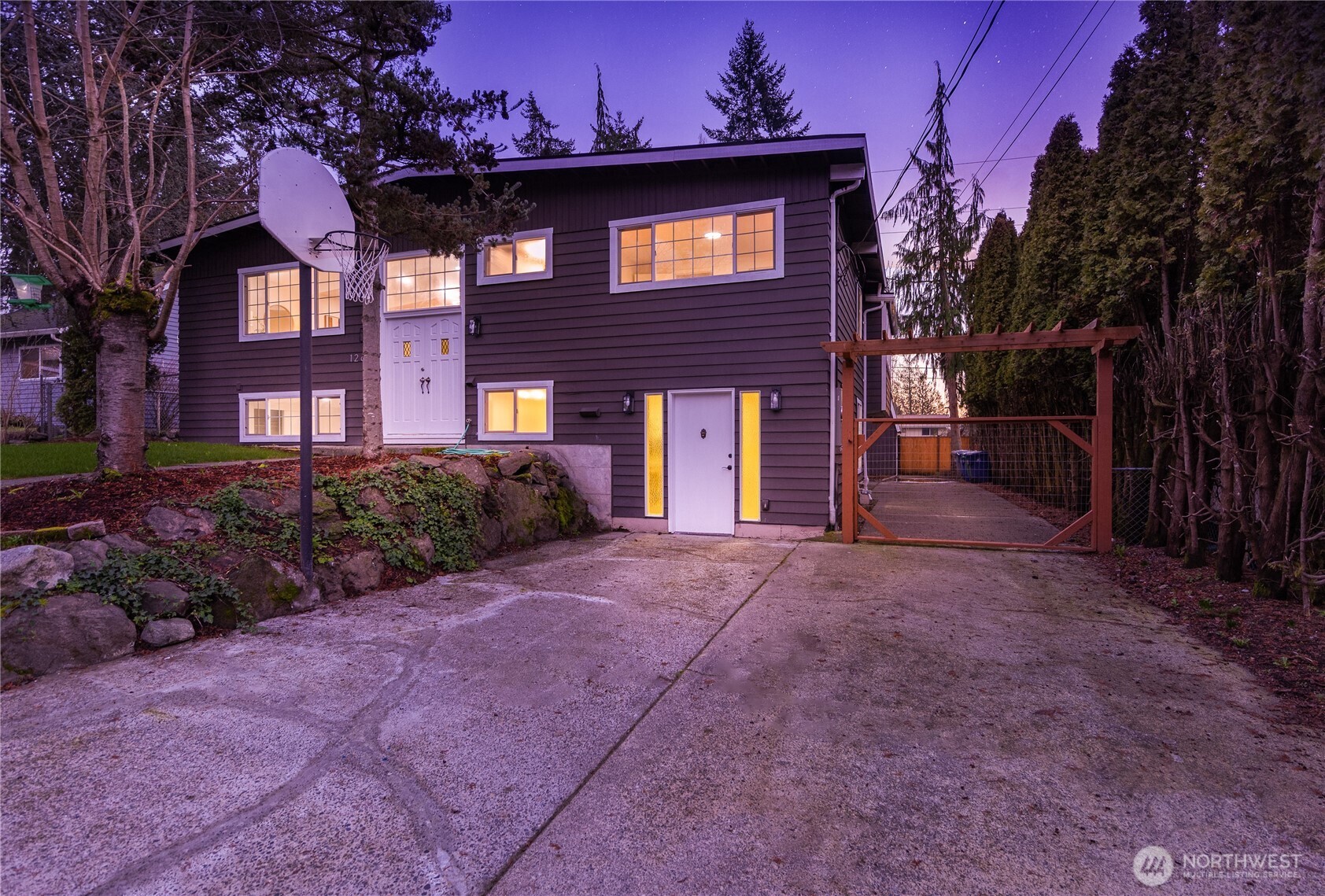 12611 Southeast 160th Street Renton, WA 98058 - Photo 2 of 40