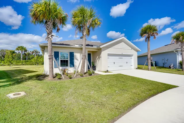a view of a house with backyard and porch