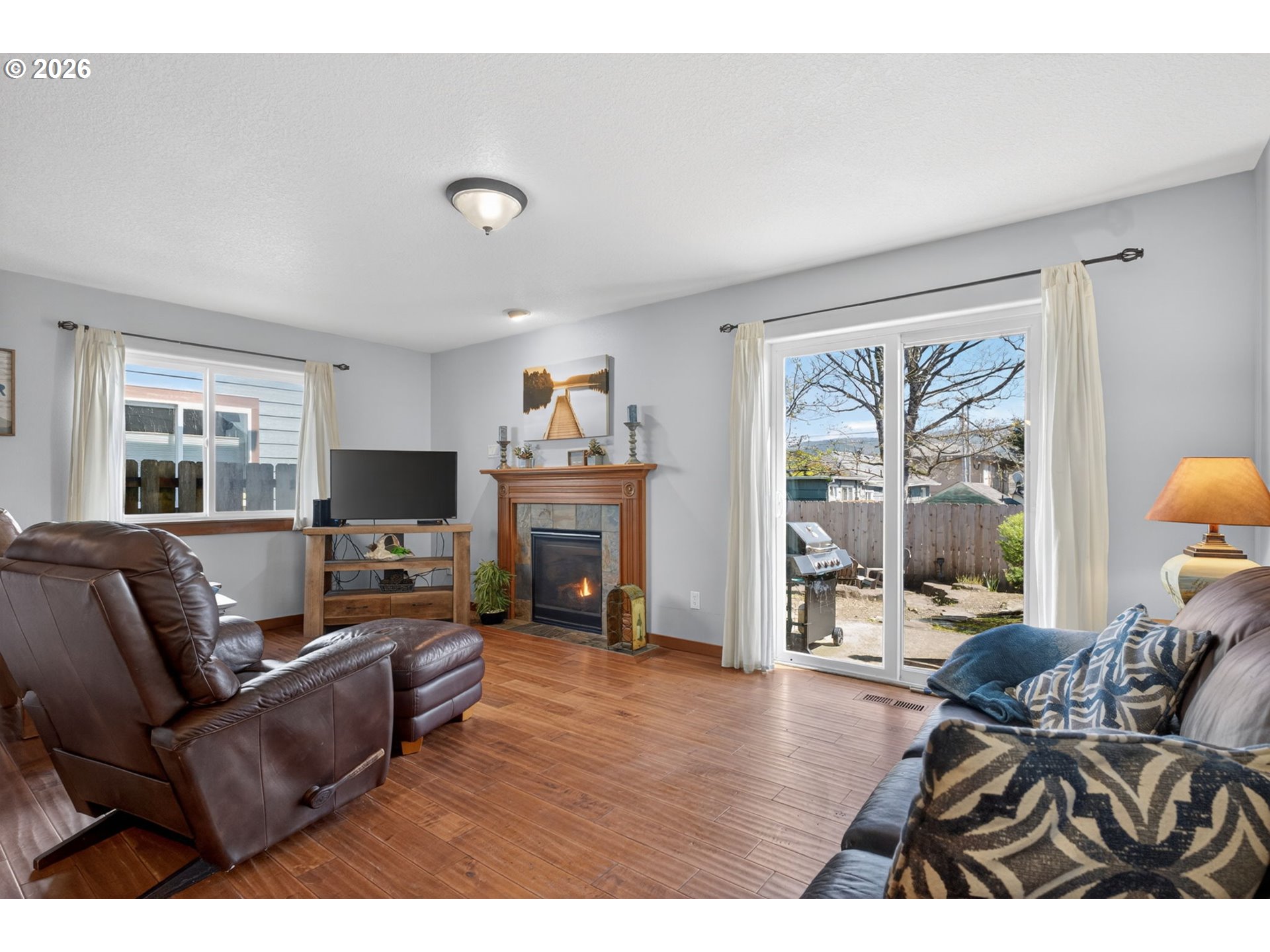 1061 South Columbia Street Seaside, OR 97138 - Photo 15 of 41 Living Room