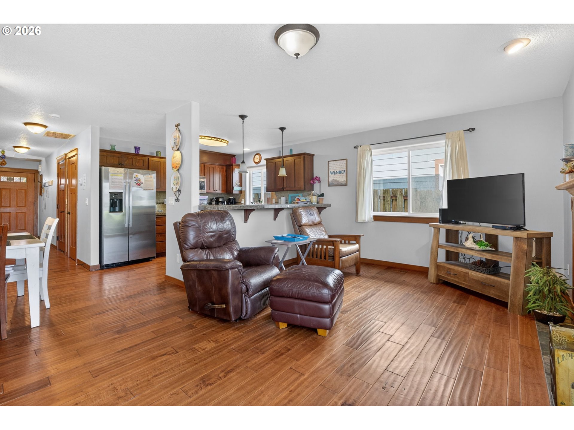 1061 South Columbia Street Seaside, OR 97138 - Photo 17 of 41 Living Room