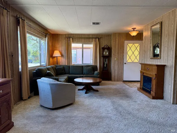 $219,000 | 13 Darcy Drive, Windsor, CA 95403