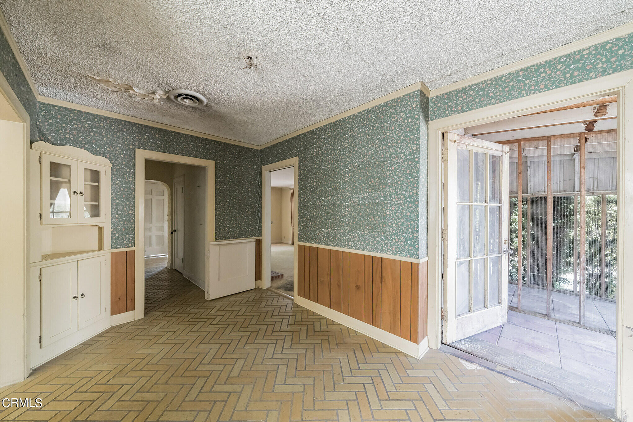 503 West Le Roy Avenue Arcadia, CA 91007 - Photo 12 of 33 a view of a hallway with an entryway
