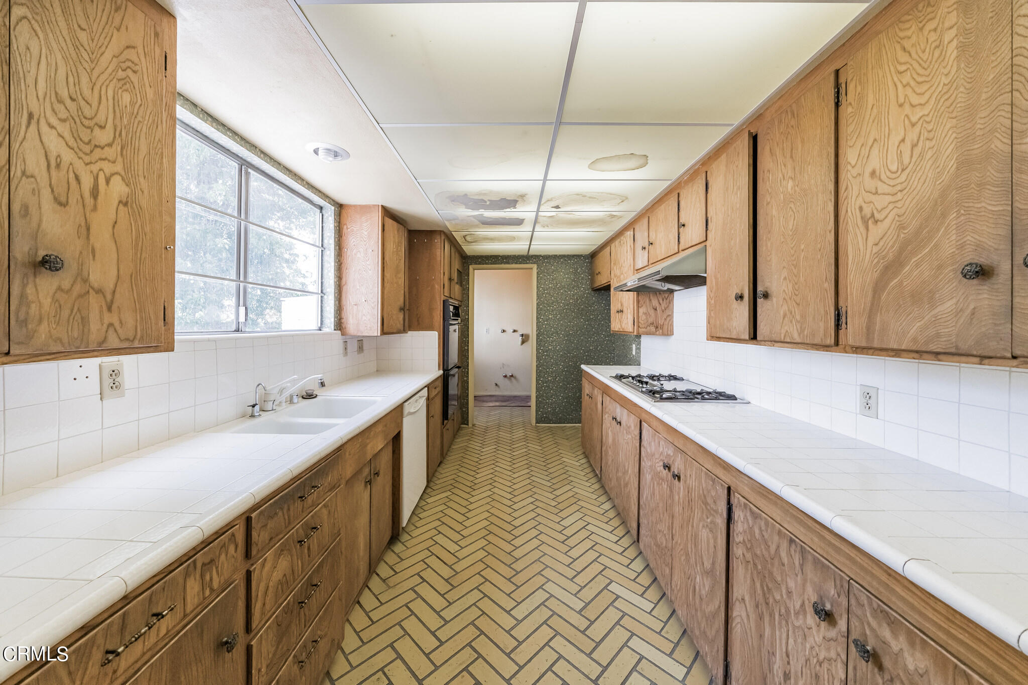503 West Le Roy Avenue Arcadia, CA 91007 - Photo 13 of 33 a large kitchen with a large window