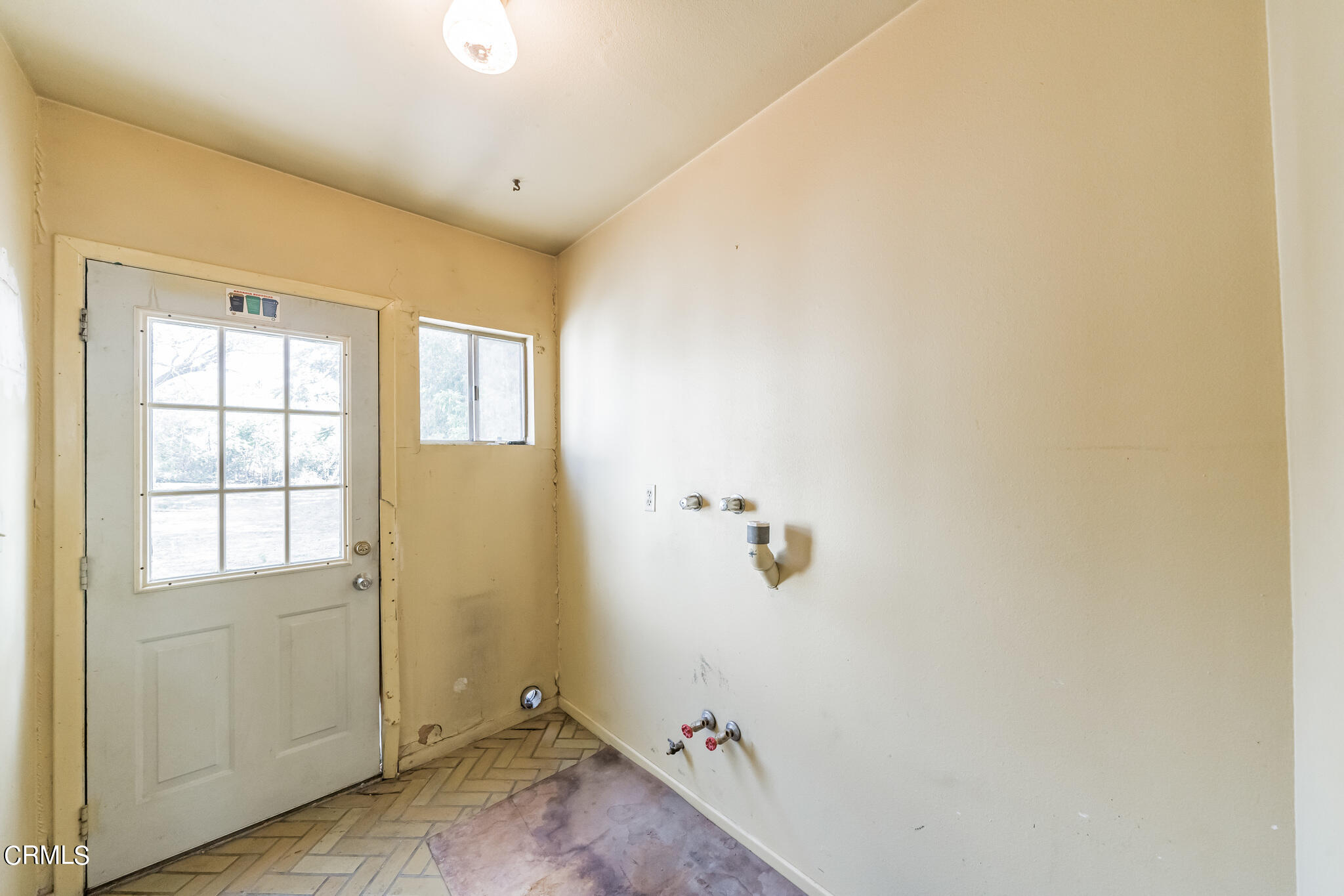 503 West Le Roy Avenue Arcadia, CA 91007 - Photo 18 of 33 a view of a room with a window
