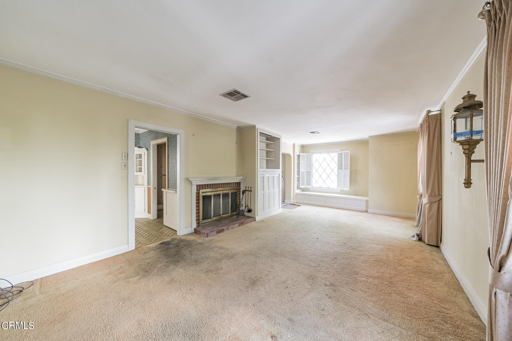 503 West Le Roy Avenue Arcadia, CA 91007 - Photo 8 of 33 a view of a livingroom with a fireplace