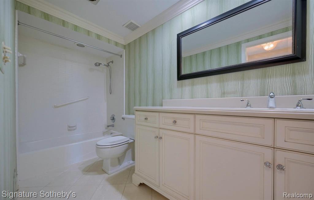 1875 Pine Ridge Lane Bloomfield Hills, MI 48302 - Photo 24 of 40