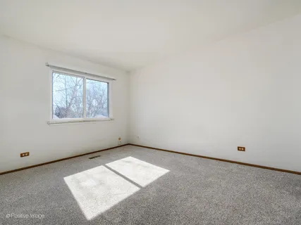 $265,000 | 1956 North Jamestown Drive, Palatine, IL 60074