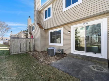 $265,000 | 1956 North Jamestown Drive, Palatine, IL 60074